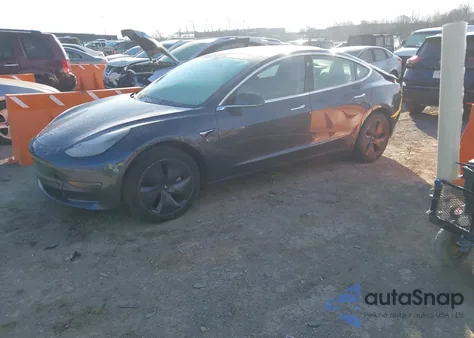 2019 Tesla Model 3 Long Range/Performance z USA, uszkodzony, nr VIN 5YJ3E1EB5KF418119